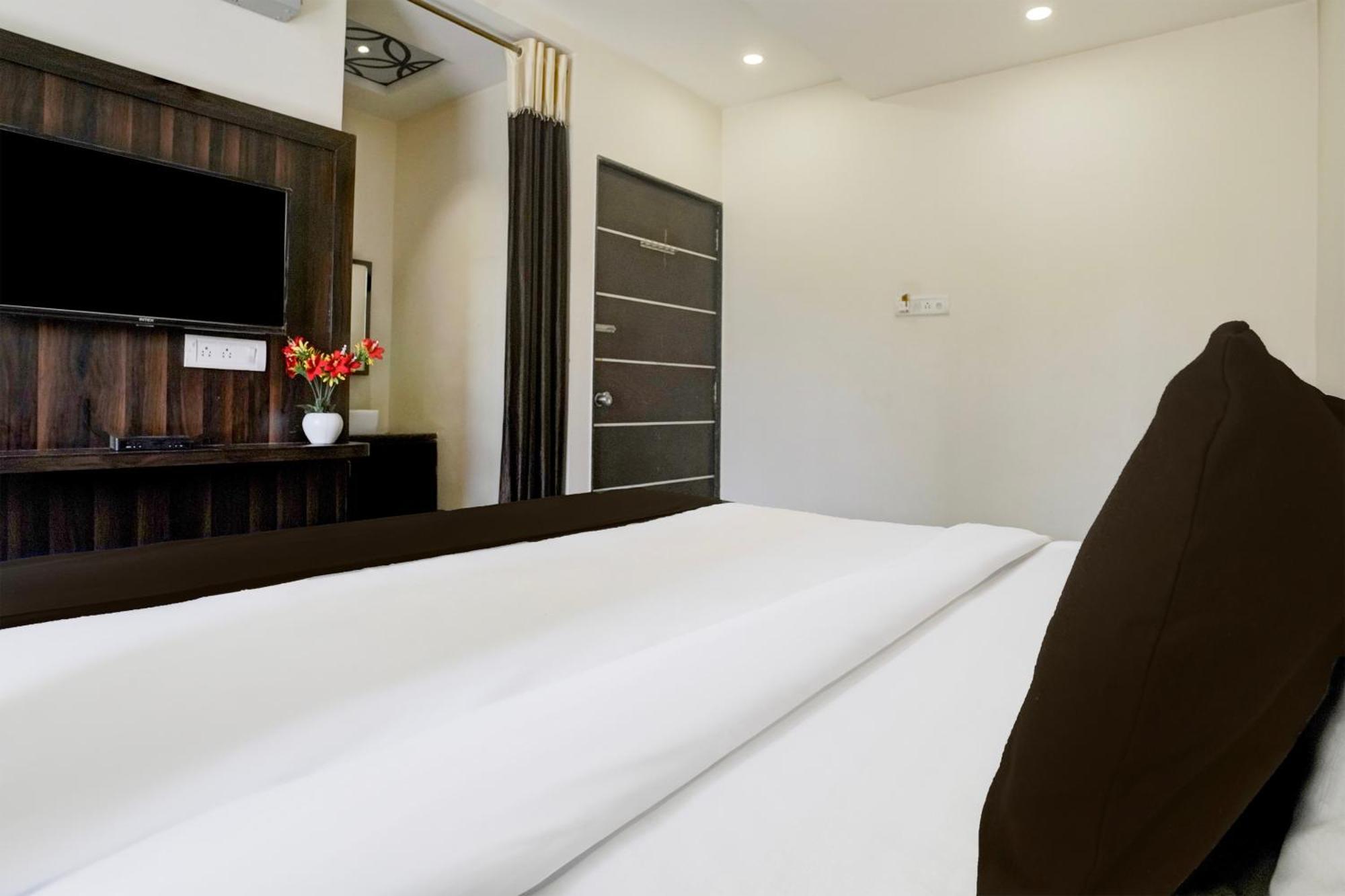 Super Hotel O Chhatrapati Nagar Ширді Екстер'єр фото