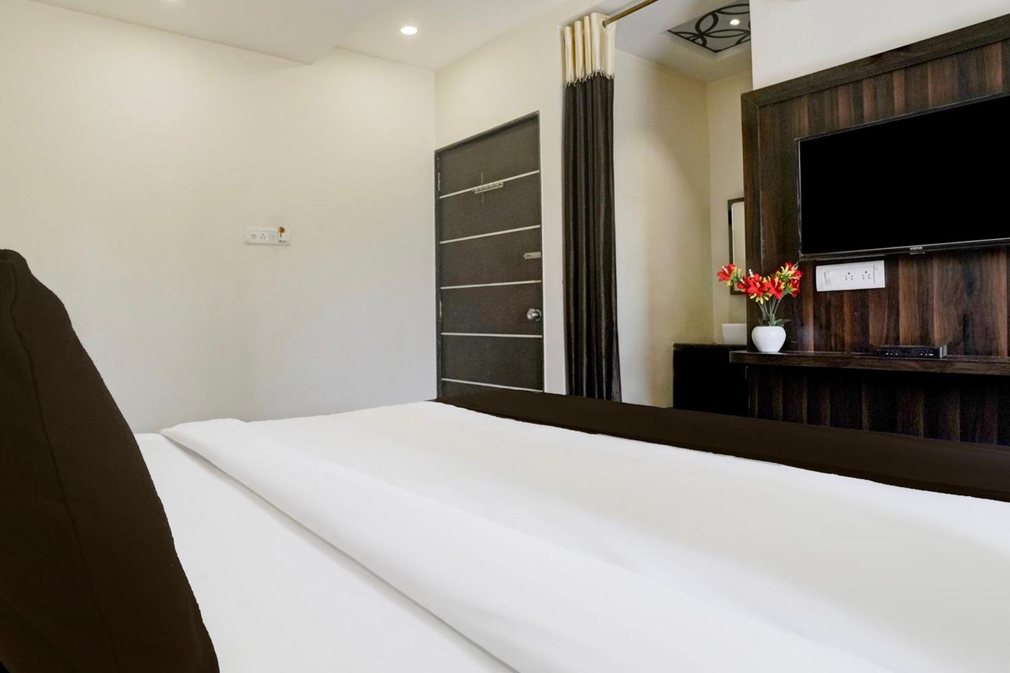 Super Hotel O Chhatrapati Nagar Ширді Екстер'єр фото